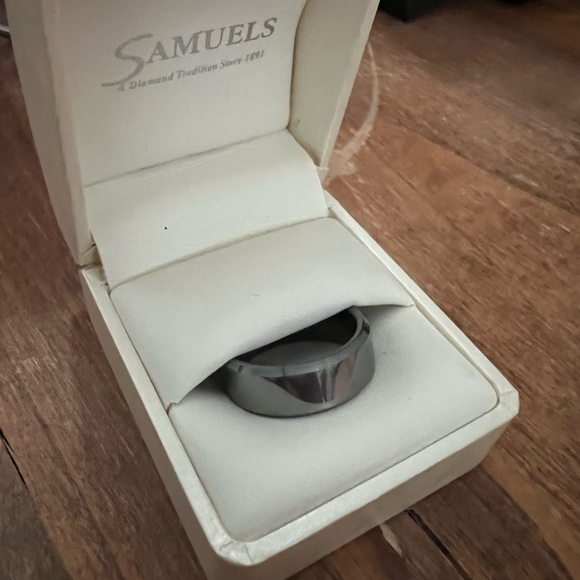 2 mens Tungsten Carbide wedding bands - Picture 3 of 4